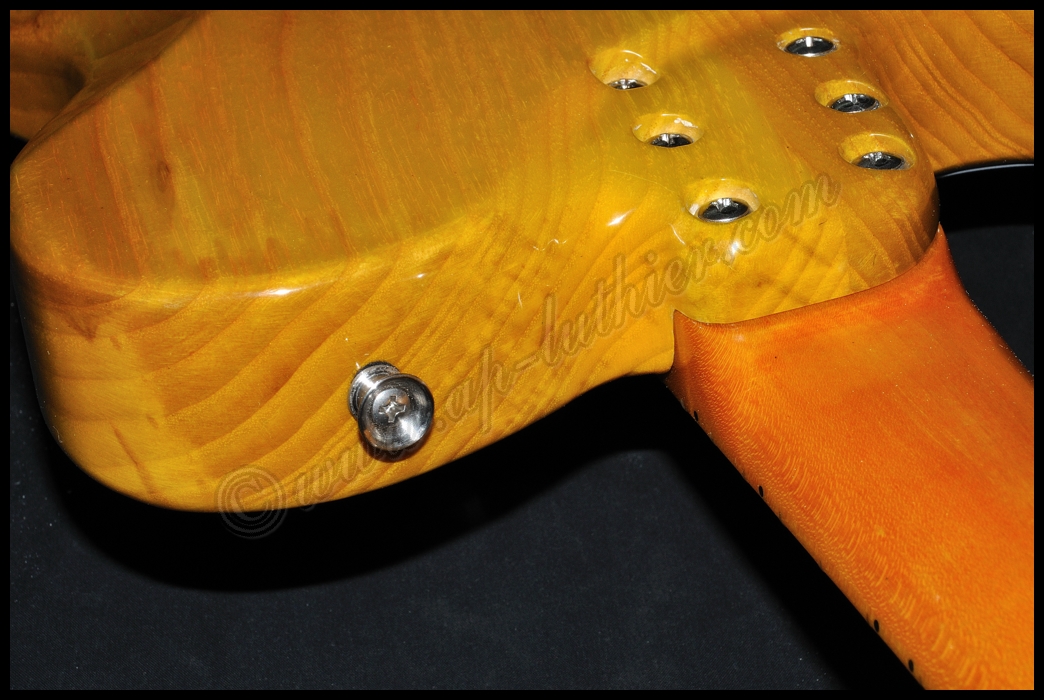 Detalle del trabajo en el taller AP Luthier